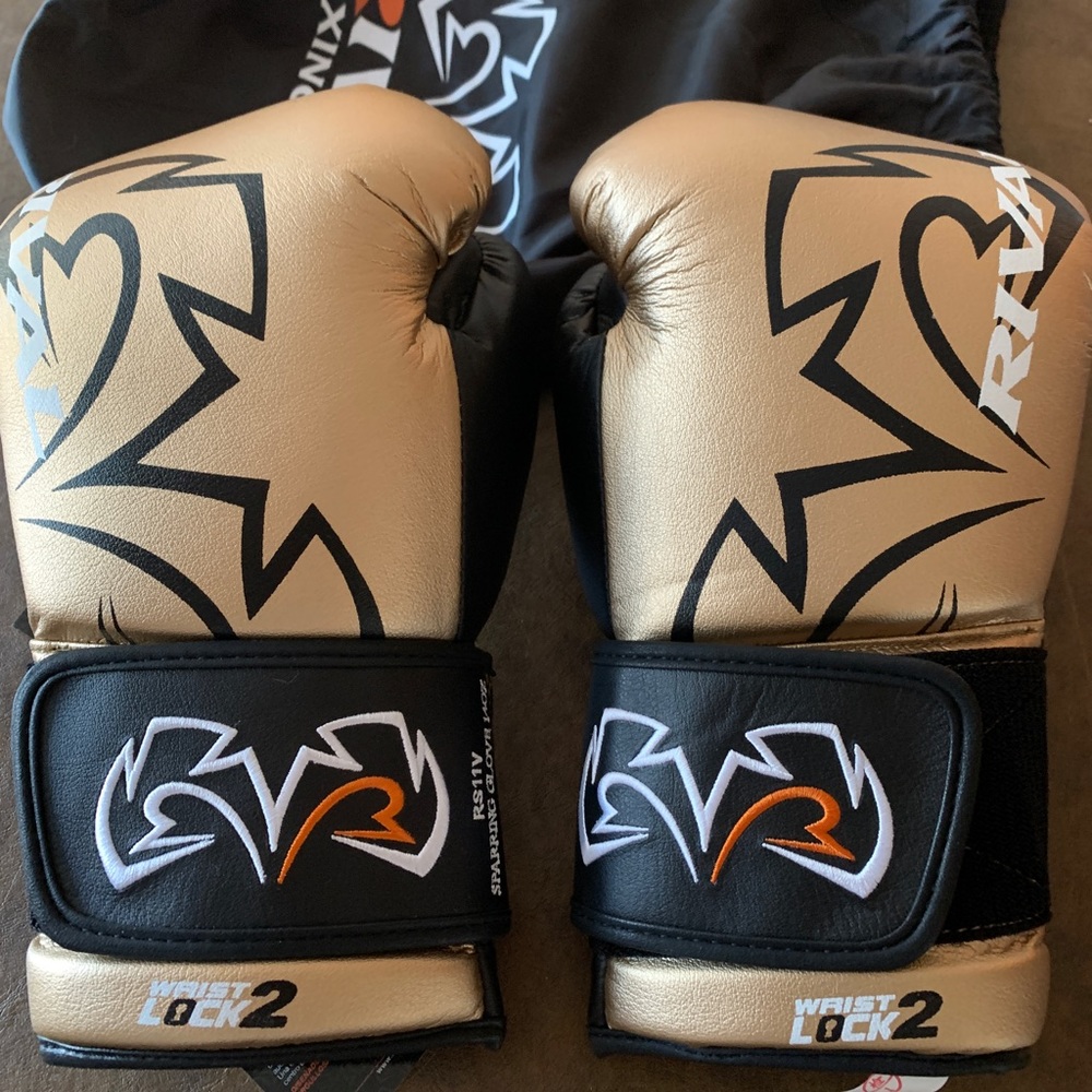 Rival RS11V black and gold sparring gloves (pair) NWT, 14 oz